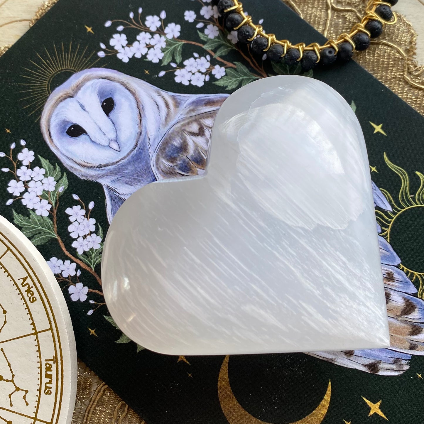 Seleniitti kämmenkivi sydän 7,3cm