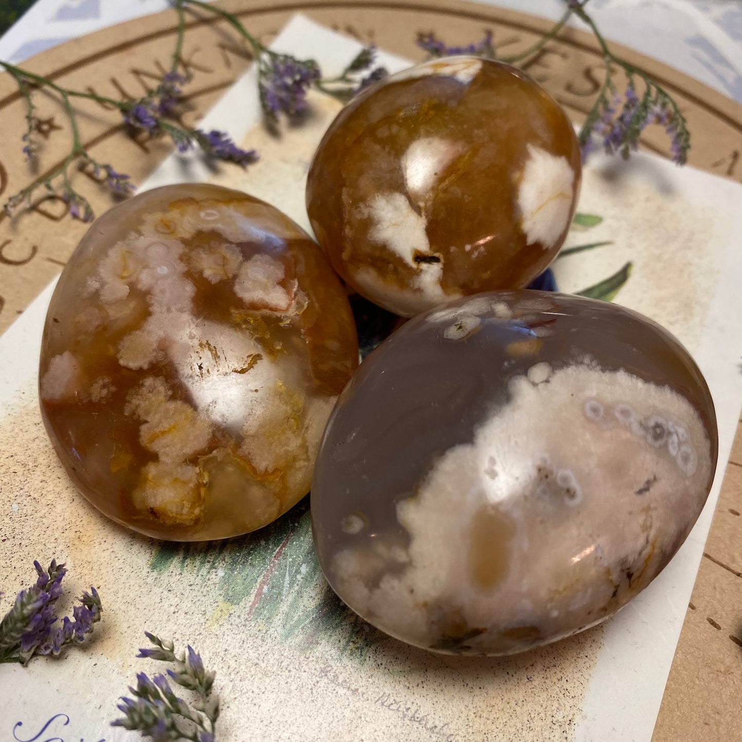 Kukka-akaatti, kämmenkivi