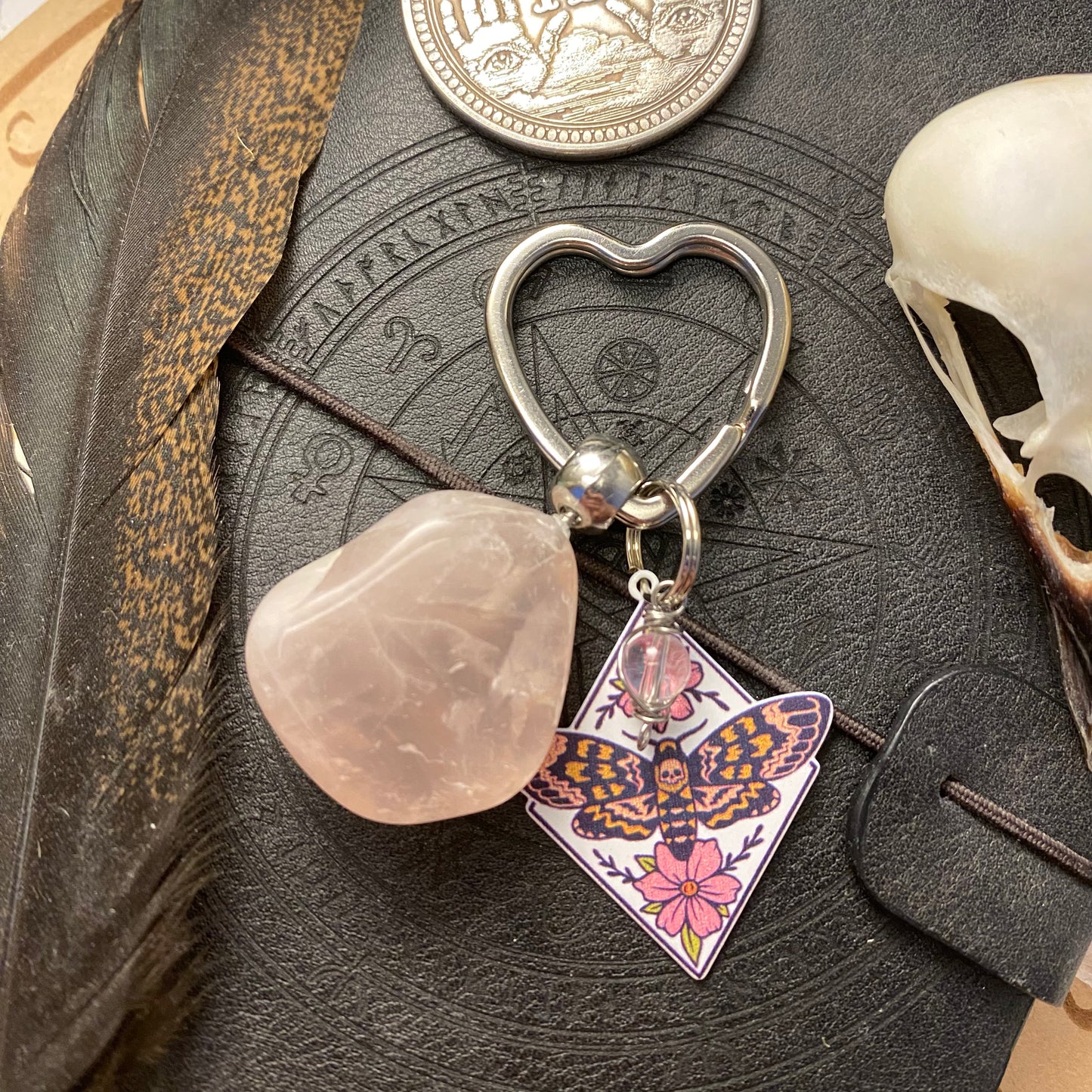 Ruusukvartsi + kiitäjä avaimenperä