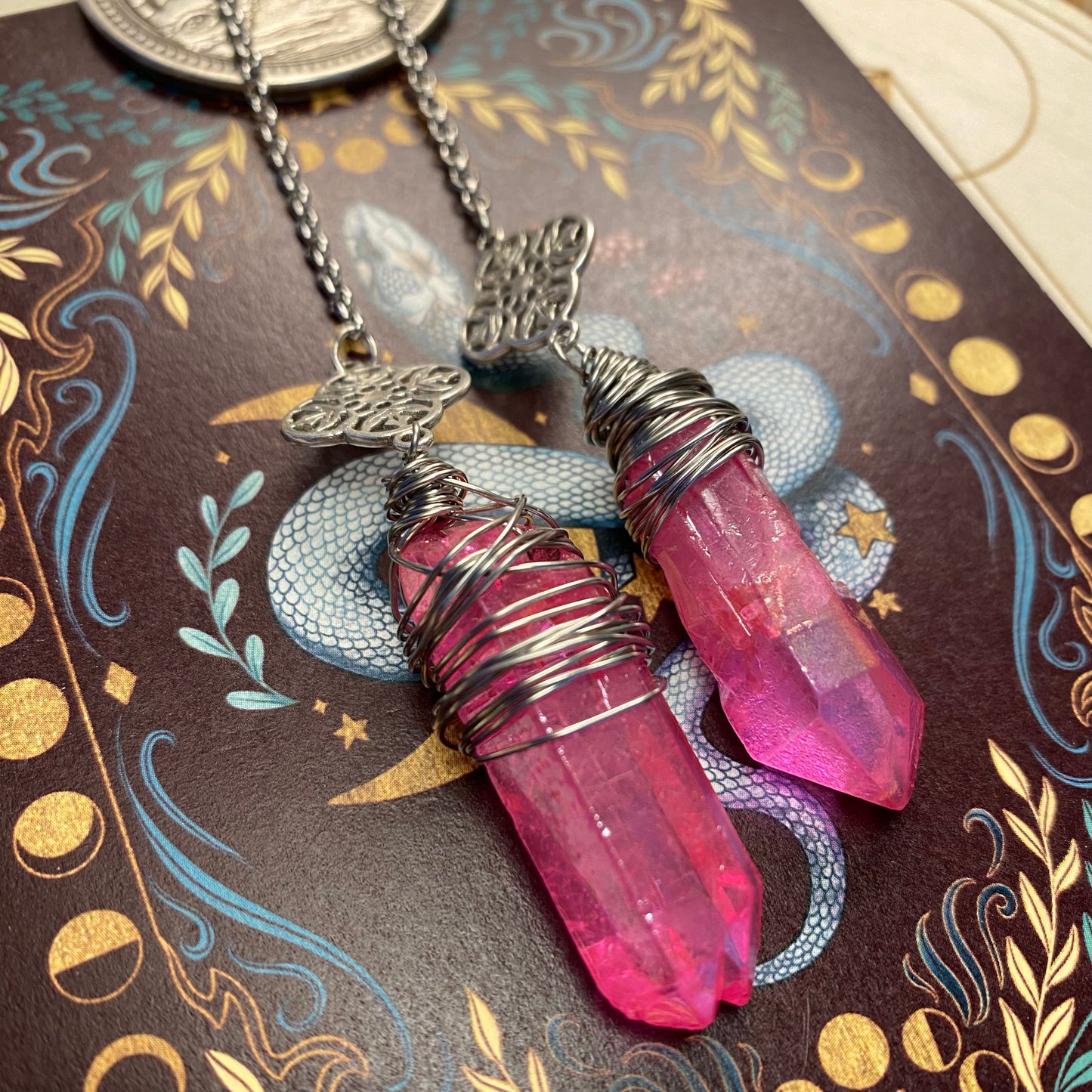 Pinkki aurakvartsi kristallikoriste