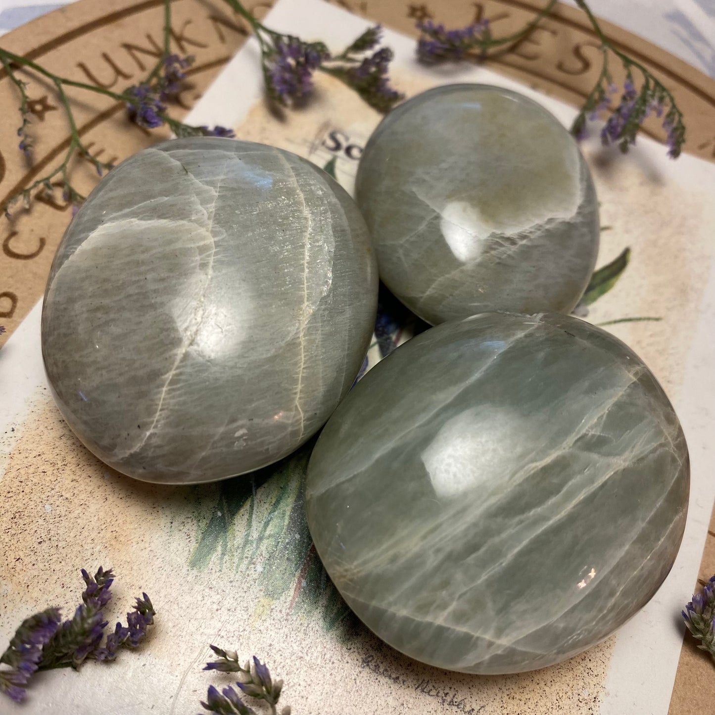 Vihreä kuukivi, kämmenkivi