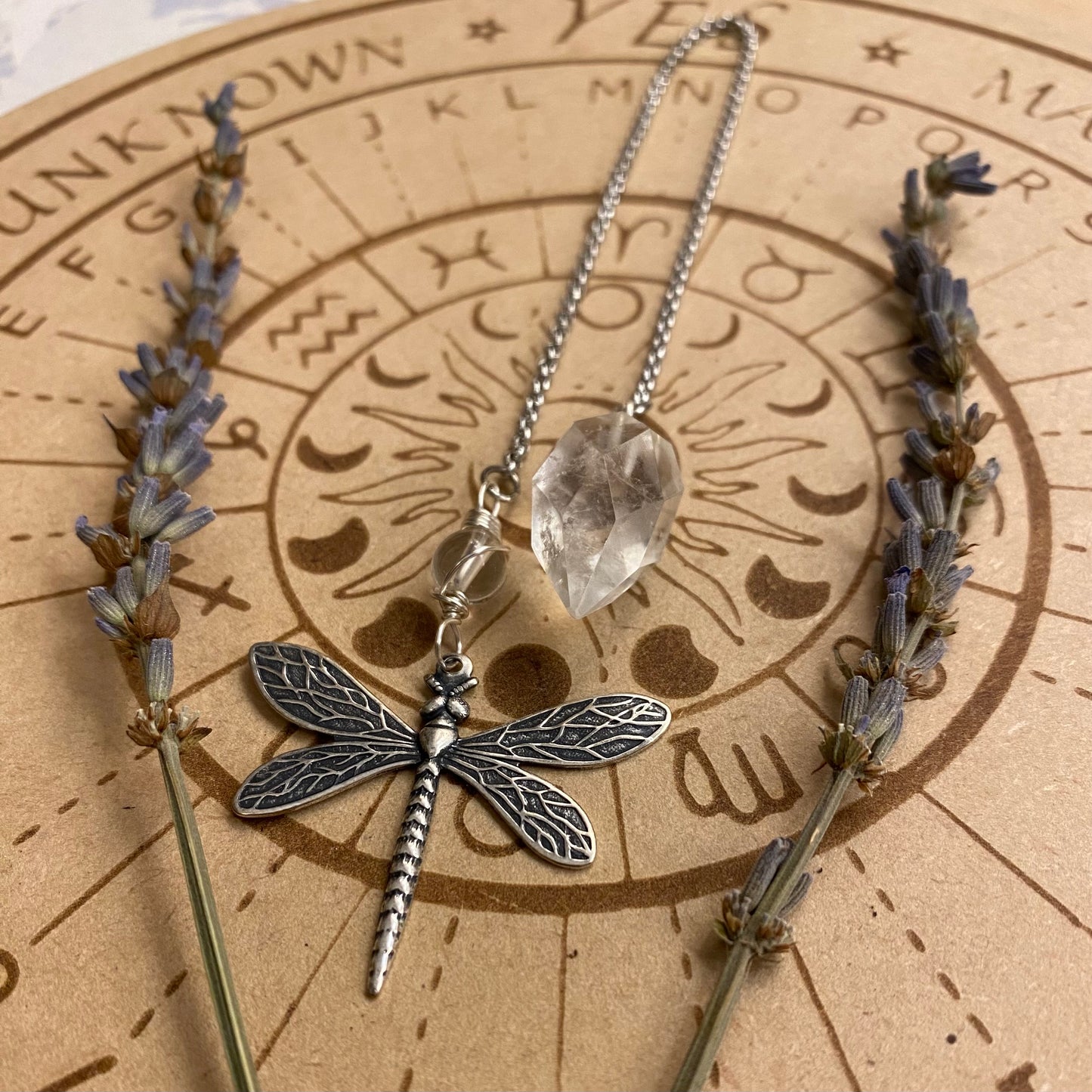 Vuorikristalli heiluri & sudenkorento