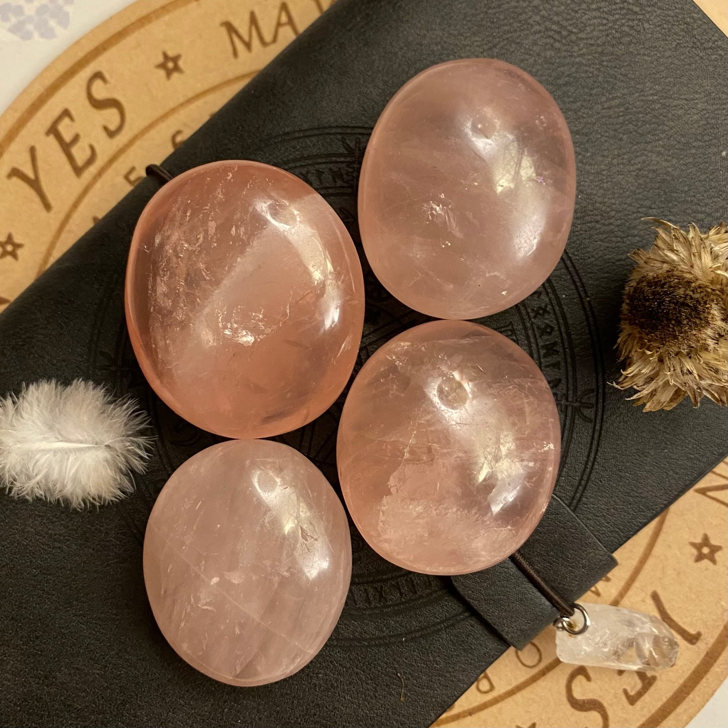 Ruusukvartsi, kämmenkivi