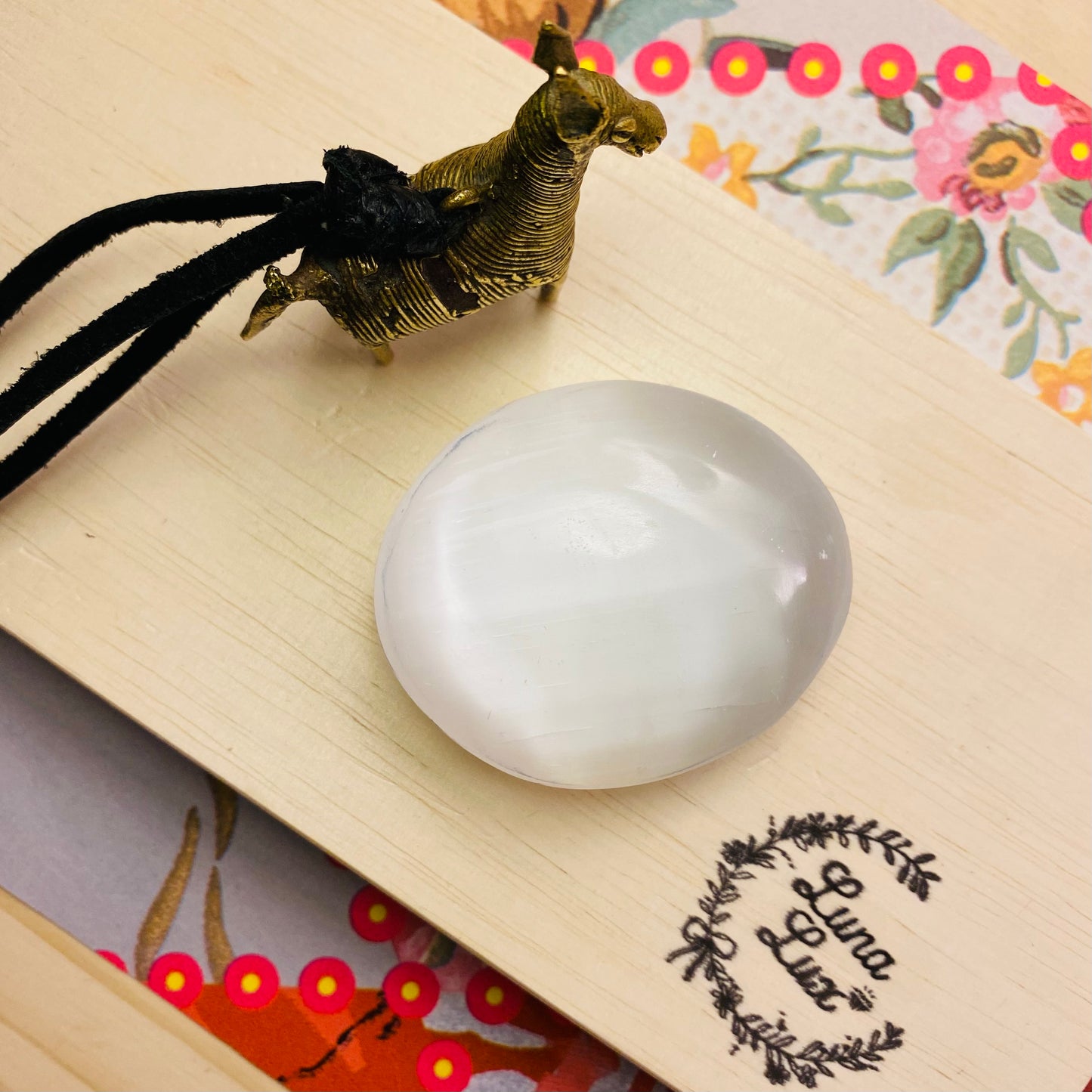 Seleniitti kämmenkivi 6cm