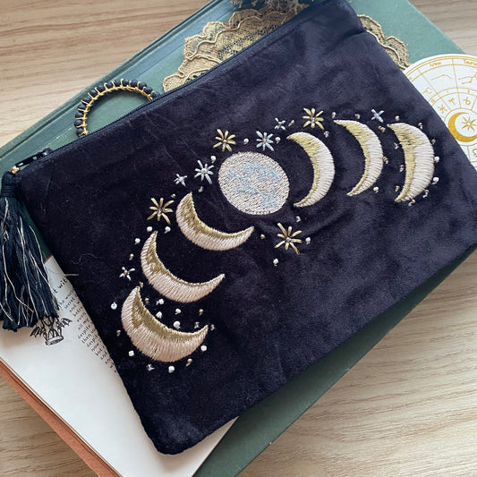 Samettipussukka, kuu