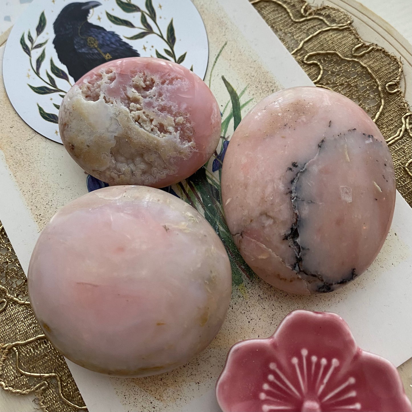 Pinkki opaali, kämmenkivi