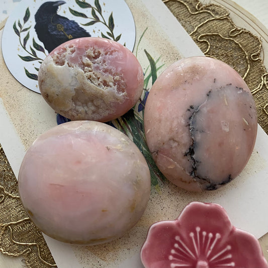 Pinkki opaali, kämmenkivi