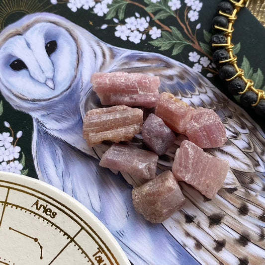 Pinkki turmaliini, raakakivi