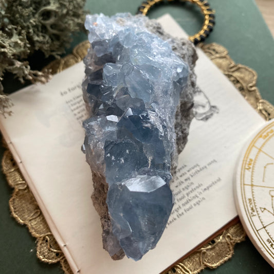 Selestiitti klusteri 622g